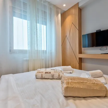 Snowy Woods דירה